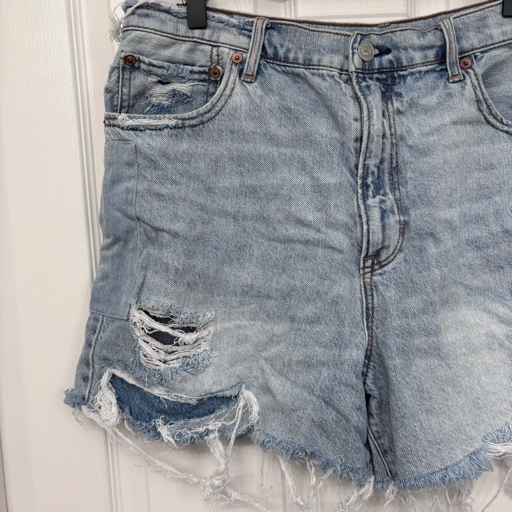 Light Wash Distressed Boyfriend Shorts | American Eagle Size 16 - Picture 3 of 12